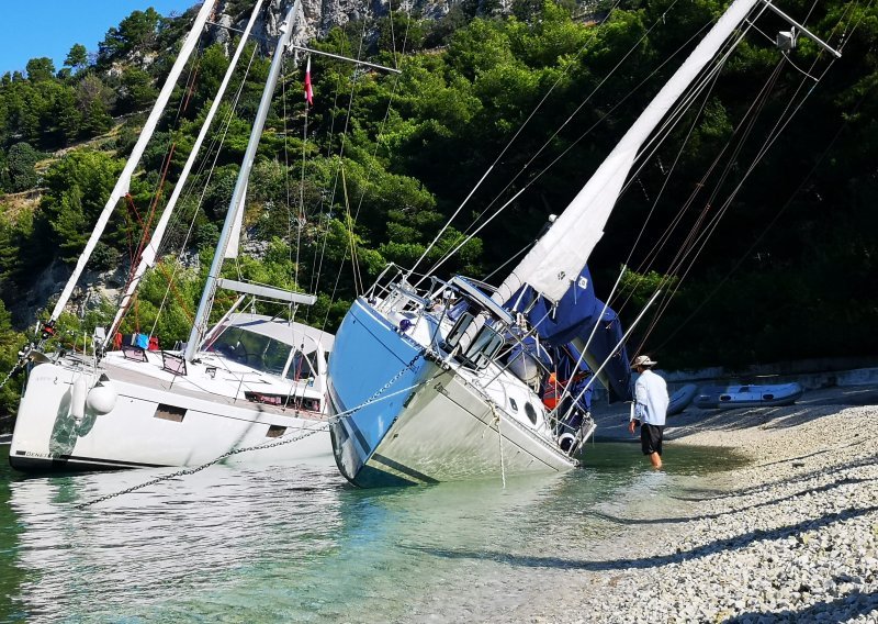 Snažno nevrijeme pogodilo Dalmaciju, vjetar rušio stabla, 130 brodova se nasukalo, evo što nas čeka danas