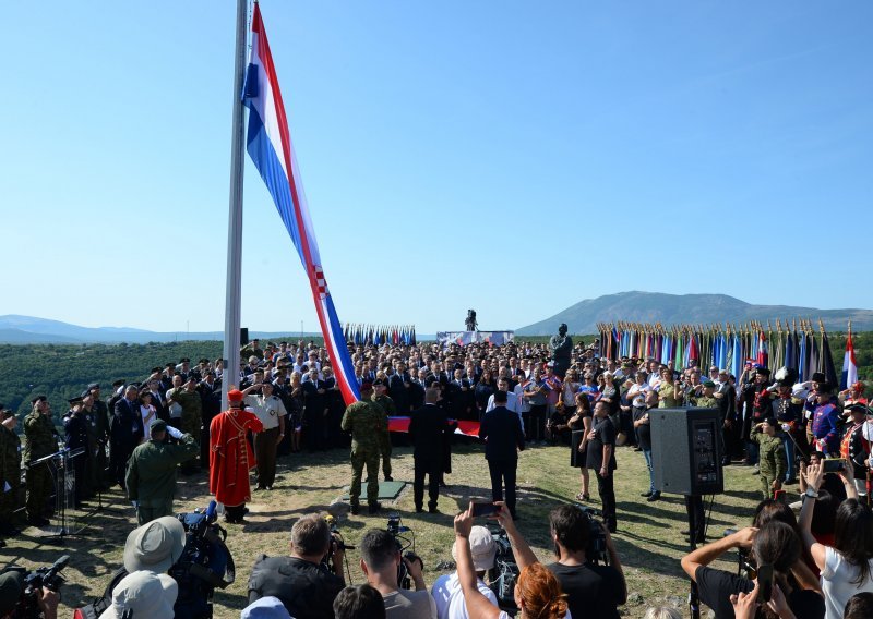 [FOTO] Nema koga nema: Pogledajte tko je sve obišao Knin i kako izgleda proslava Dana pobjede