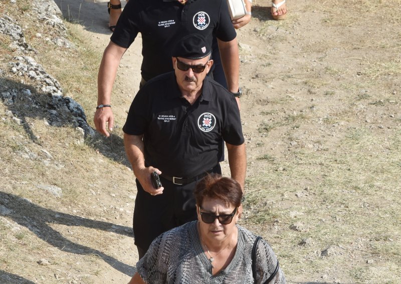 Nema prekršajne prijave za HOS-ovce i 'Za dom spremni', vikali su pokraj spomenika pa je to 'OK'