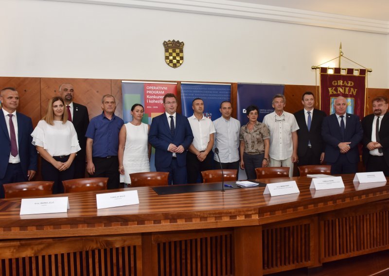 Pavić u Kninu potpisao ugovore za potporu poduzetništvu vrijedne 8,5 milijuna kuna