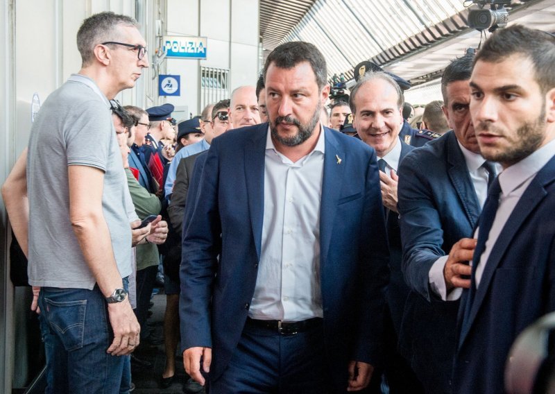 Salvini kaže da je talijanska vlada gotova i traži izbore