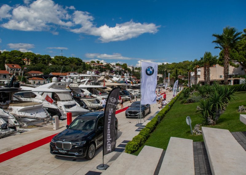 U šoltanskom dvorcu Martinis Marchi izloženi impresivni BMW modeli