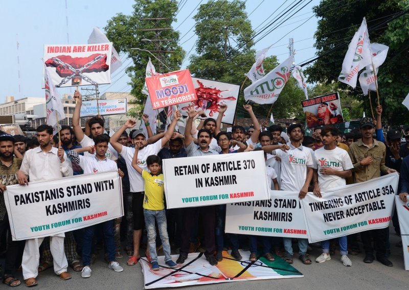 Drugi dan potpunog prekida telekomunikacija u Kašmiru