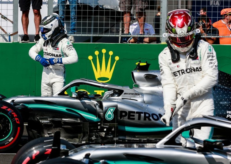 Hamilton se naljutio na Rosberga, a Bottas nikad bliže otkazu u Mercedesu