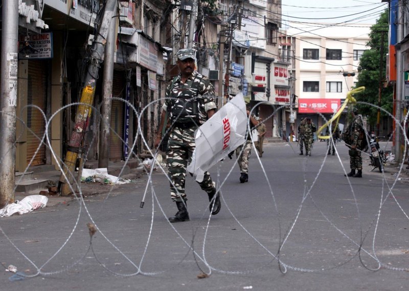 Indija ublažila ograničenja u Kašmiru radi molitvi