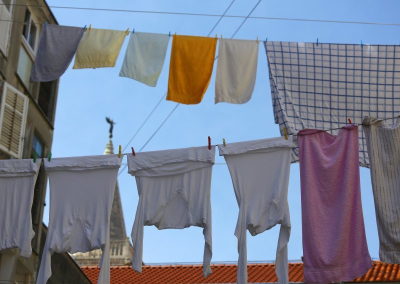 Lokalne vlasti zabranile sušenje rublja na prozorima, građani bijesni: 'Neka nam nabave sušilice!'