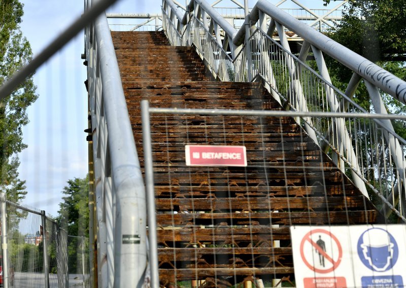 [FOTO] Stanovnici zagrebačkog kvarta napokon dočekali rekonstrukciju nathodnika, jedine veze s Ilicom