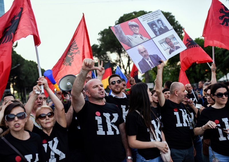 Albanija sve bliže već viđenom scenariju oružane pobune protiv državne korupcije