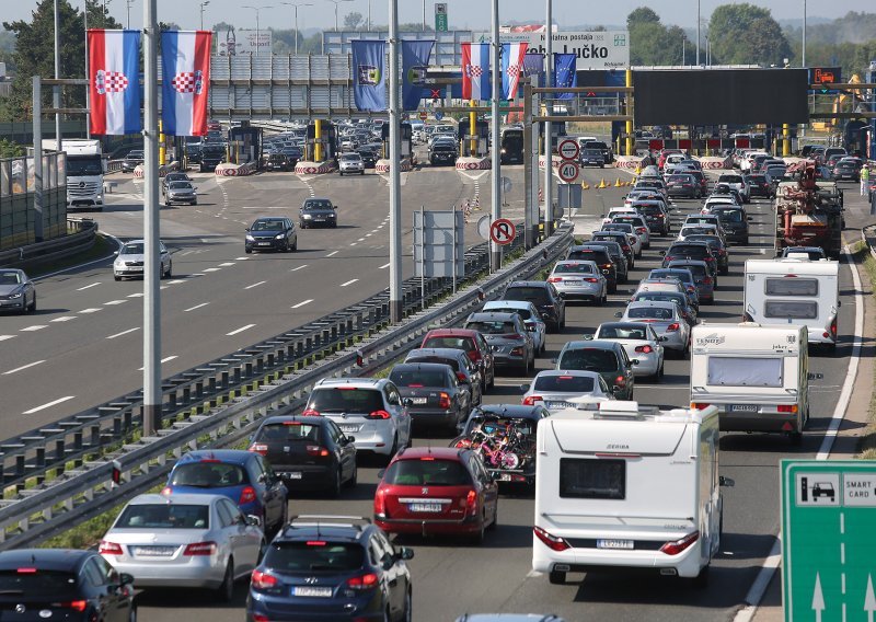 Vozači, oprez: Hodočasnici na cestama, pojačan promet i ograničenje brzine zbog jakog vjetra