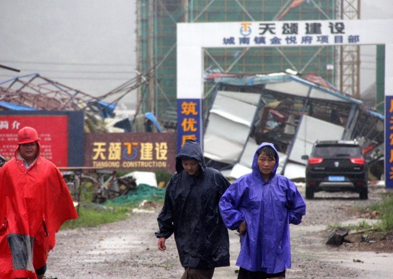Katastrofa u Kini: 13 poginulih, milijun ljudi napustilo domove, tajfun se kreće prema Šangaju