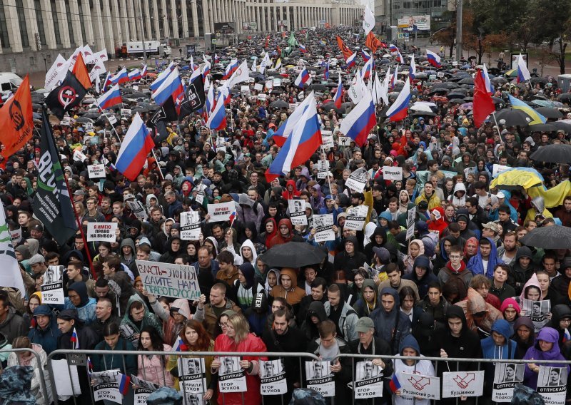 Masovni prosvjedi u Moskvi, građani traže slobodne izbore u gradu