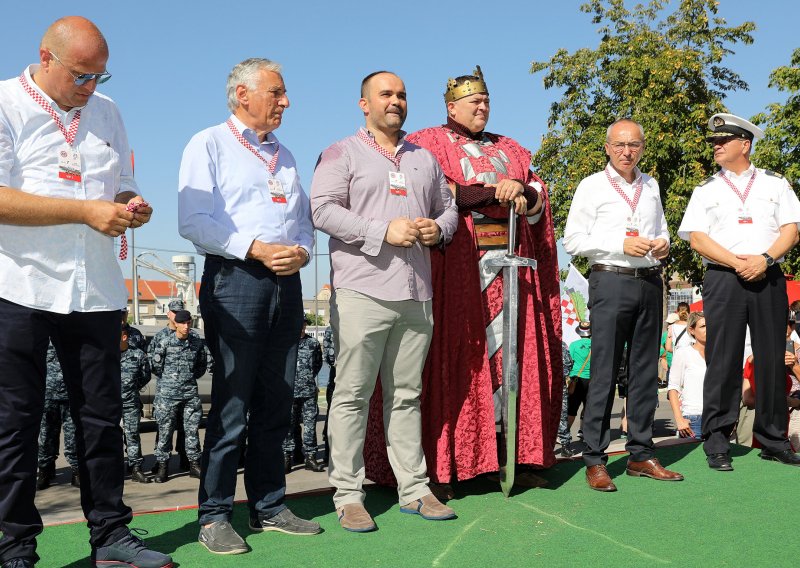 Brojni političari sjatili se u Metković, Krstičević izaslanik i premijera i predsjednice
