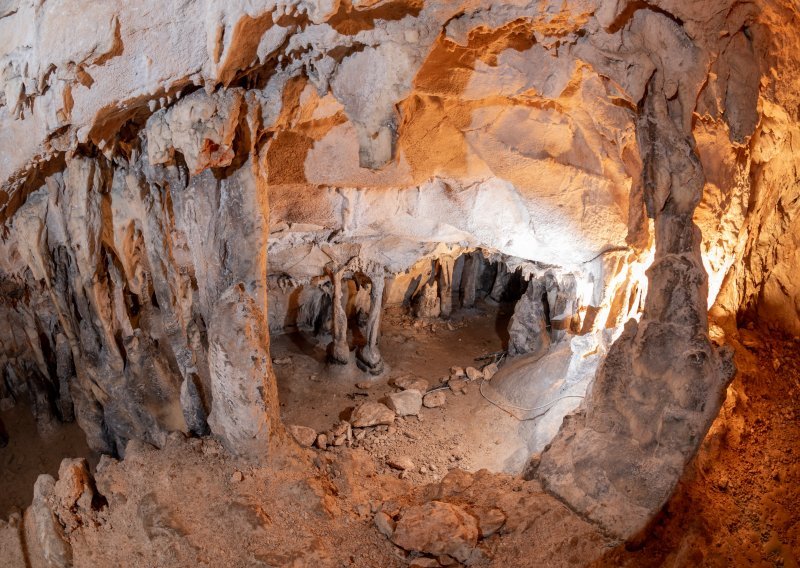 Speleolozi na Velebitu došli do dna jame duboke čak 740 metara