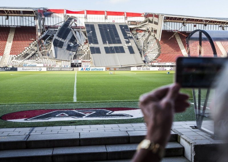 Olujno nevrijeme srušilo dio krova na stadionu nizozemskog prvoligaša