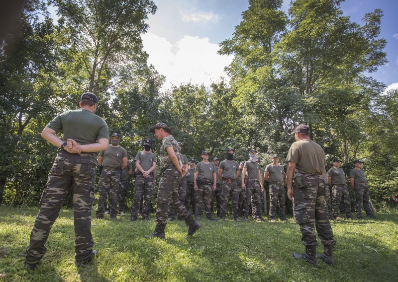 Pogledajte fotografije slovenske paravojne skupine koja se priprema za 'konflikte koji su neminovni'