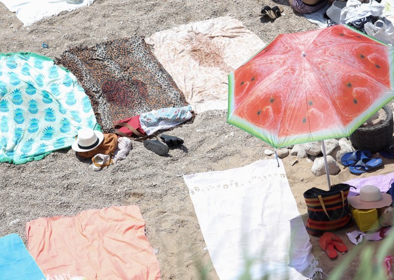 Iznenada onečišćena poznata plaža na Korčuli, zbog fekalija kupanje se ne preporučuje