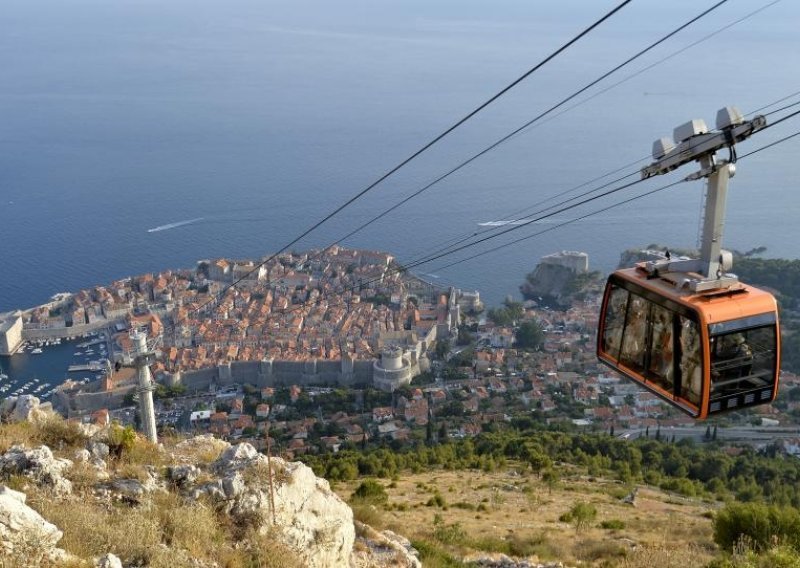 Vlahušić i Franković prosvjedovali ispred žičare u Dubrovniku