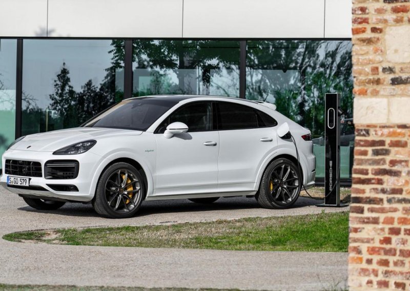 Najjači Porsche Cayenne dolazi sa nevjerojatnih 680 KS, a zbog emisije štetnih plinova ima zanimljiv odabir motora