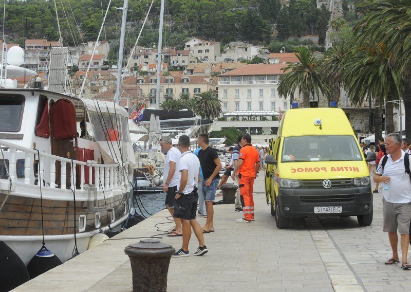 Maleni Talijani otrovani na brodu blizu Hvara napustili splitski KBC; liječenje nastavljaju u Rimu