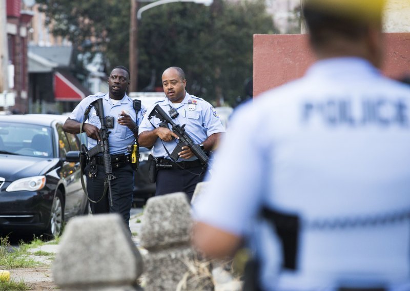 Ranjeno šest američkih policajaca, SWAT tim oslobodio zarobljene kolege