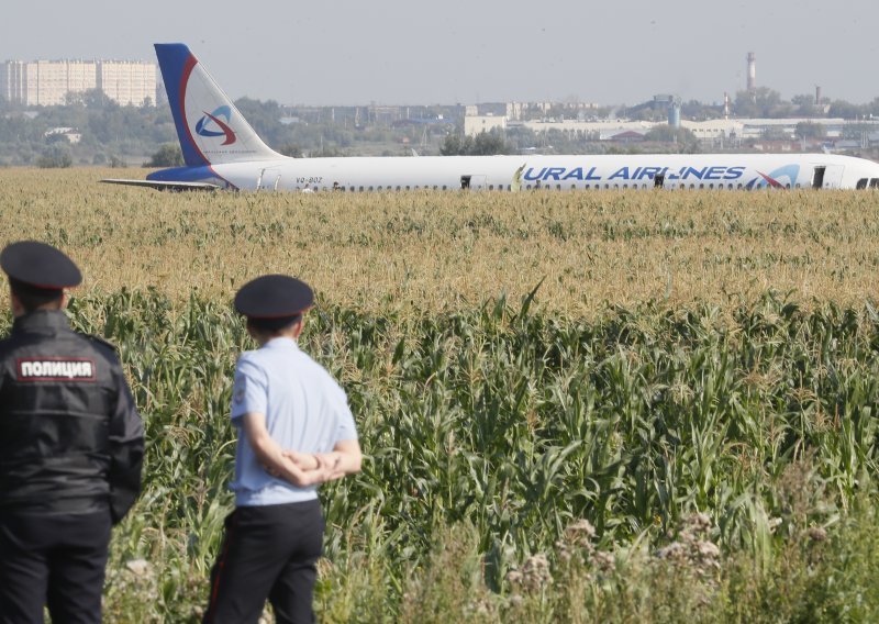 Pogledajte čudesno prizemljenje Airbusa s 233 putnika u polje kukuruza