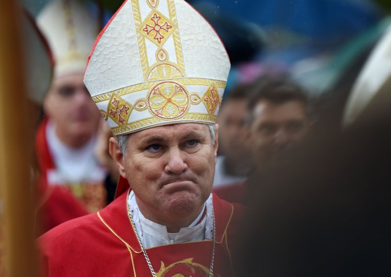 Biskup Košić kritizirao 'Školu za život' i uvođenje informatičkih pomagala u nastavu
