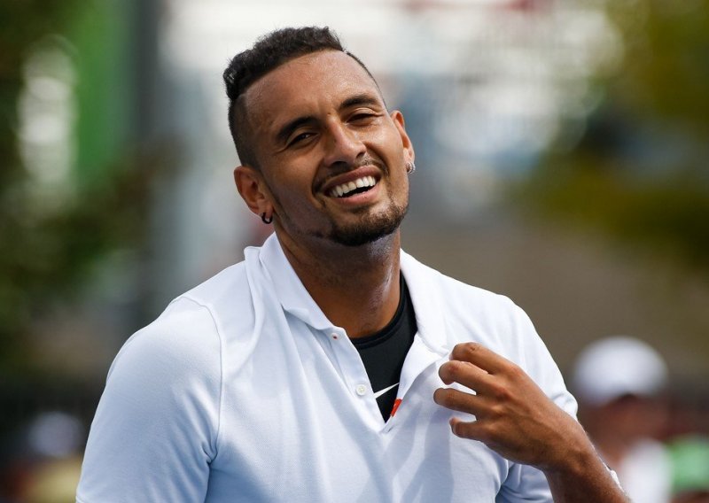 Nick Kyrgios ekspresno kažnjen nakon divljanja, razbijanja reketa i nepoštivanje suca