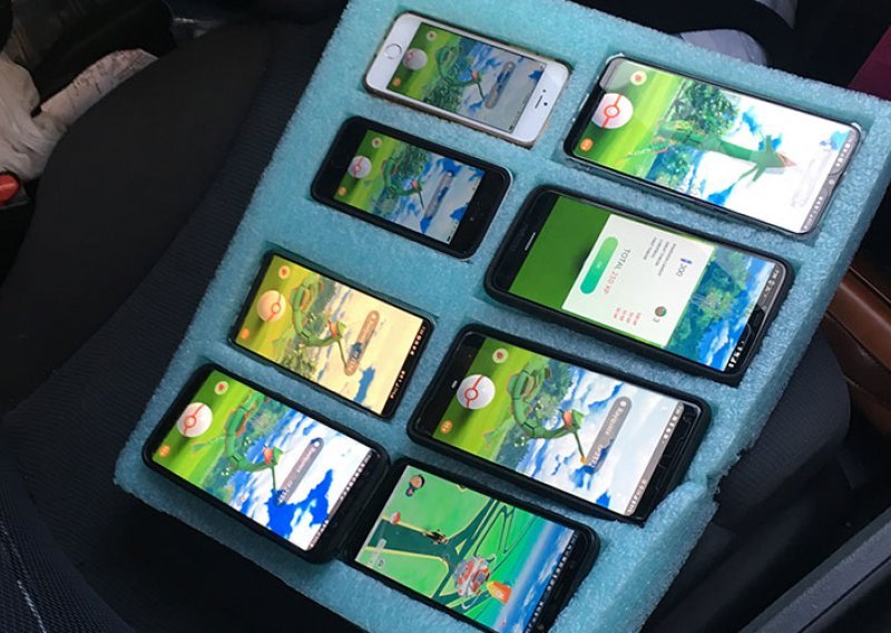 Zaustavio se na autocesti kako bi igrao Pokemon Go, i to ne na jednom nego na - osam smartfona
