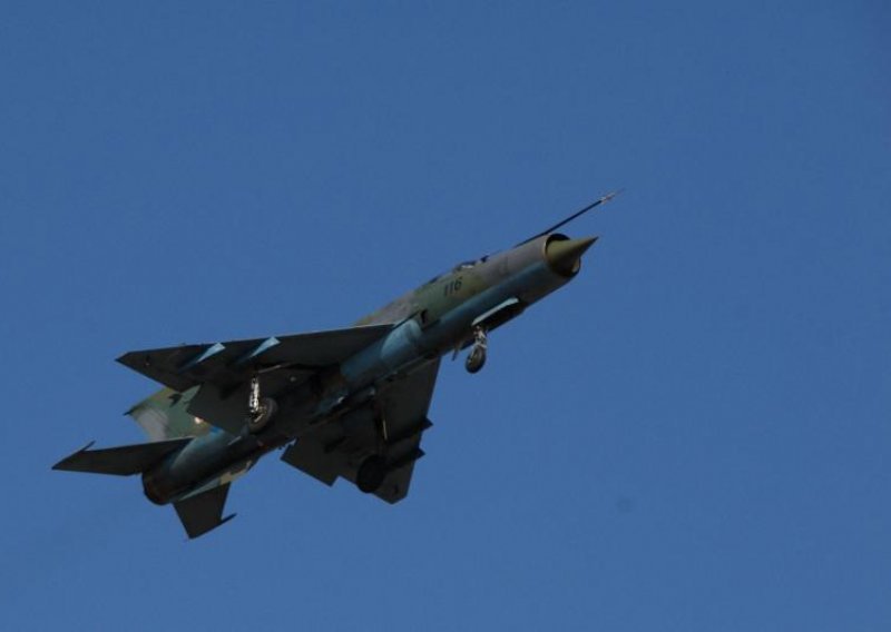 Srbiji stižu ruski avioni, rakete i radari