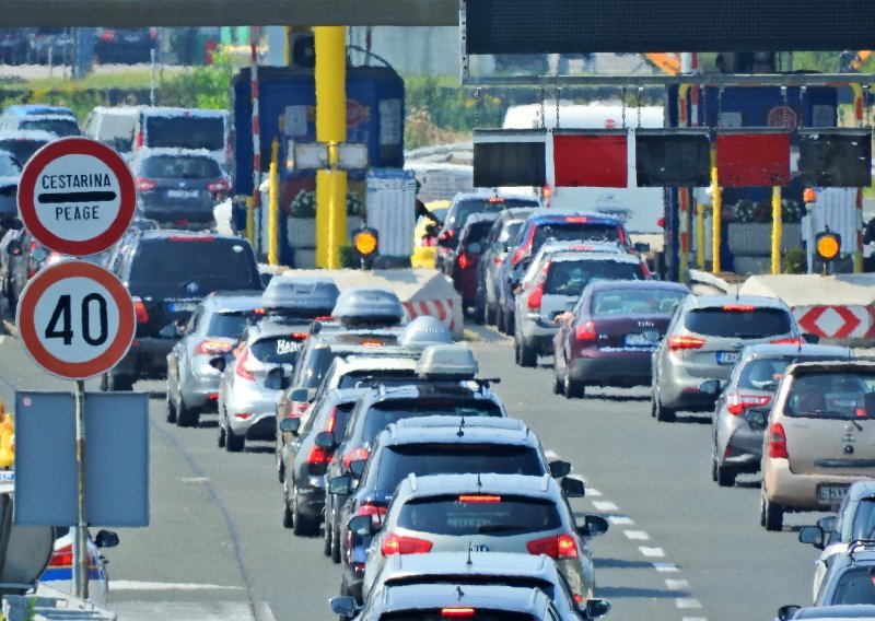 Krajem kolovoza i početkom rujna na autocestama više vozila nego lani