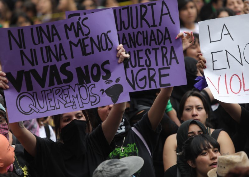 Nasilni prosvjedi u Meksiku zbog navodnih policijskih silovanja, ozlijeđeno 17 osoba