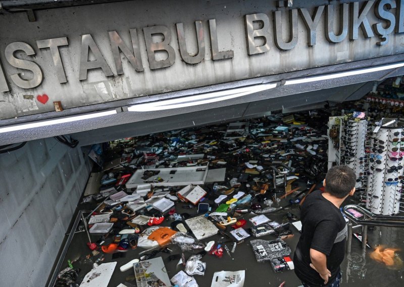 Opći potop: Istanbul pod vodom, Veliki bazar pliva