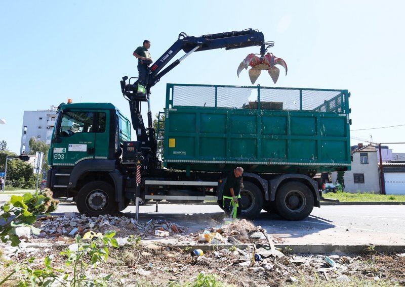 Tek nakon objave u medijima zagrebačka Čistoća odlučila počistiti divlje odlagalište otpada nedaleko od Gradske uprave