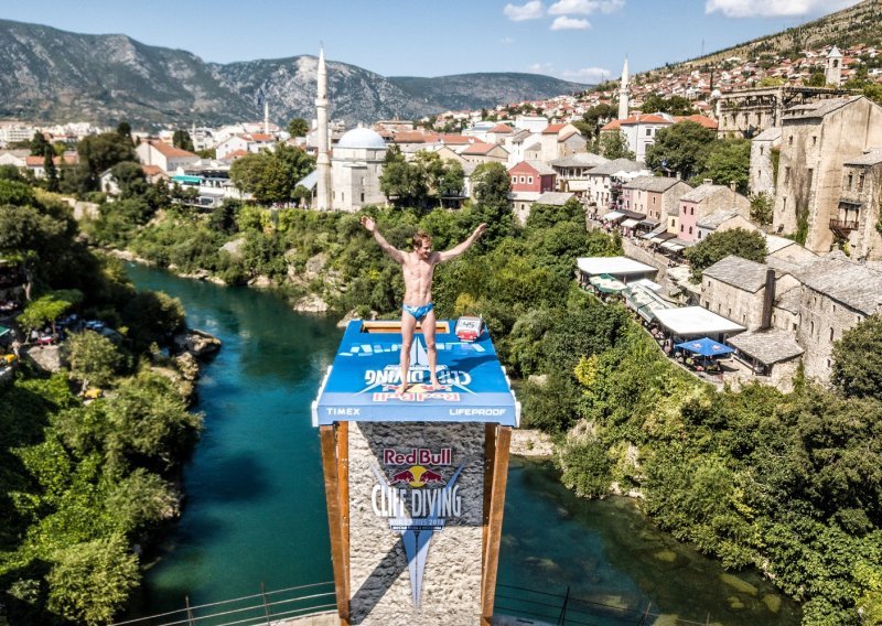 Bez ikakve zaštitne opreme najbolji ekstremni skakači u vodu ponovo će zapaliti Mostar