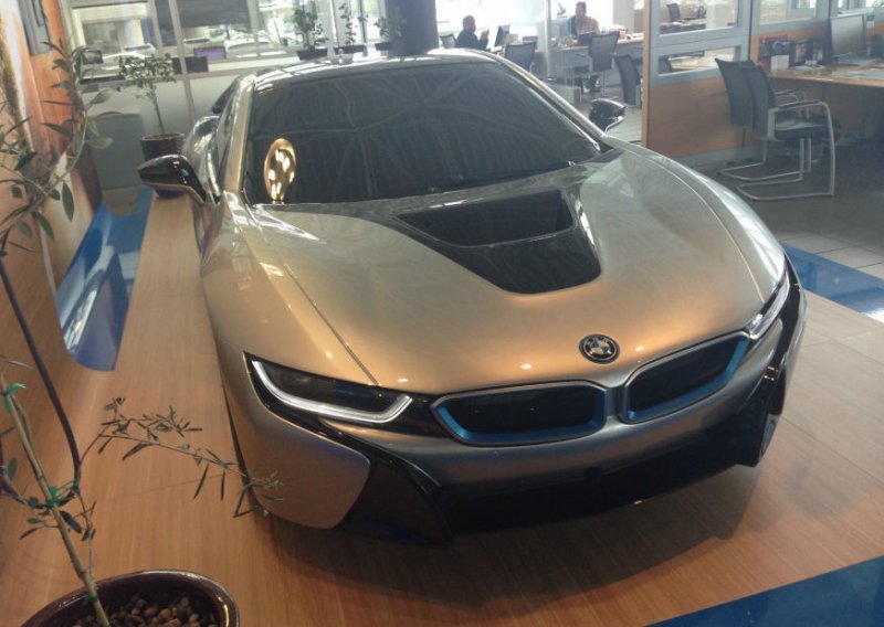 Biste li vi dali 100.000 kuna za BMW i8 koji ne radi?