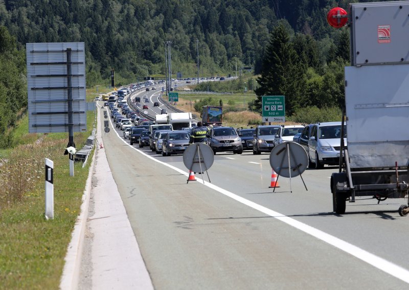 Bahati vozač pijan i bez položenog vozačkog ispita udario pješaka na odmorištu te vožnjom u suprotnom smjeru na A3 izazvao sudar