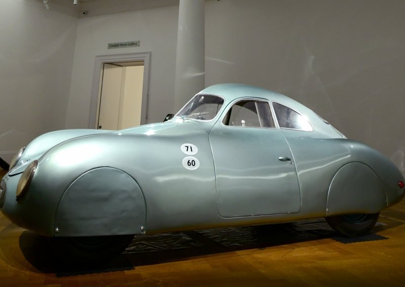 Neviđen skandal na aukciji najstarijeg Porschea Type 64 iz 1939.