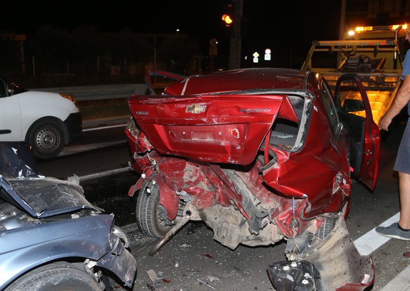 Četiri vozila sudjelovala u teškoj prometnoj nesreći u Kaštel Sućurcu