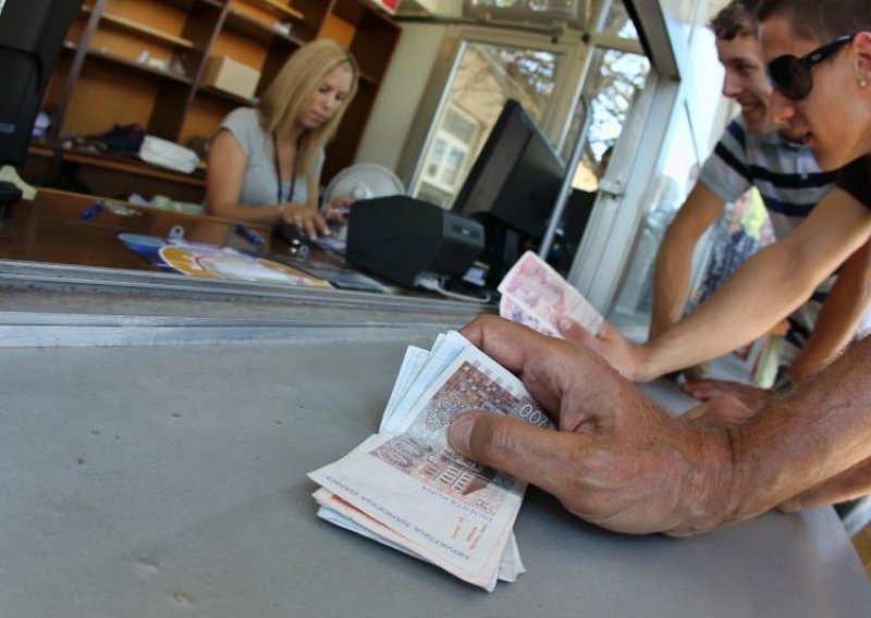 Građani prebacuju štednju iz eura u kune