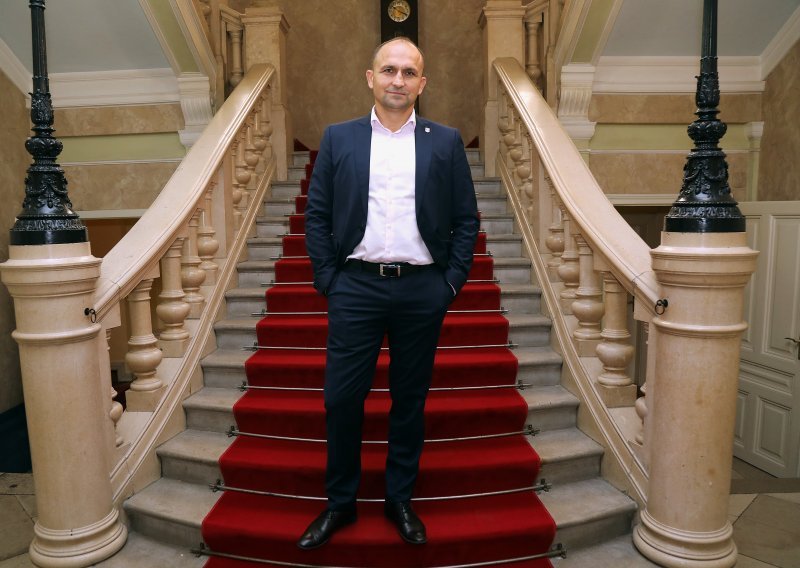 Povjerenstvo dalo 'zeleno svjetlo' Anušiću: Može biti voditelj izbornog stožera Grabar-Kitarović; koristit će godišnji odmor za to