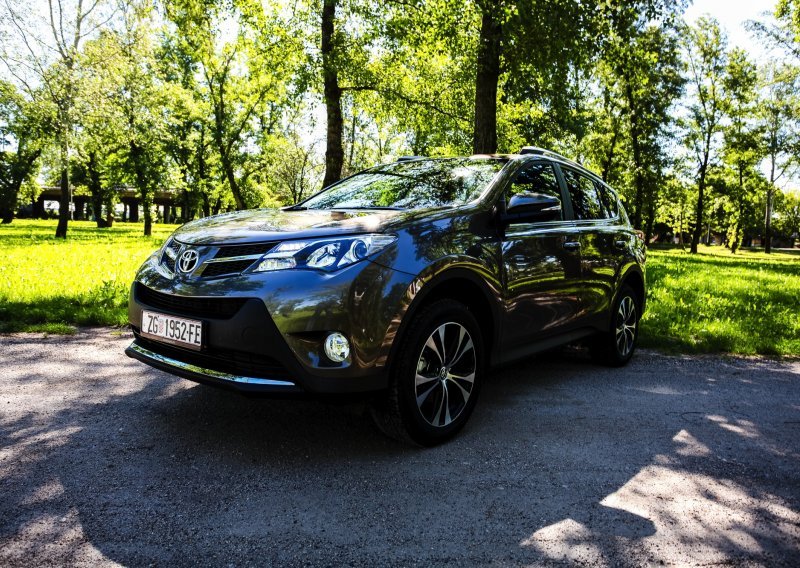 Toyota RAV4 2.0 D-4D Elegant - odrasli SUV