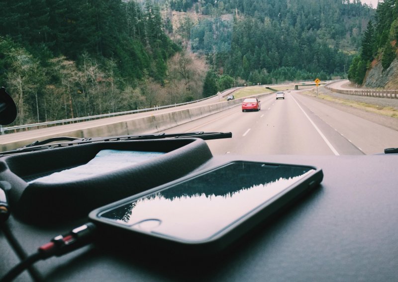 Ovladajte zabranom ometanja tijekom vožnje na iPhoneu uz ove jednostavne trikove