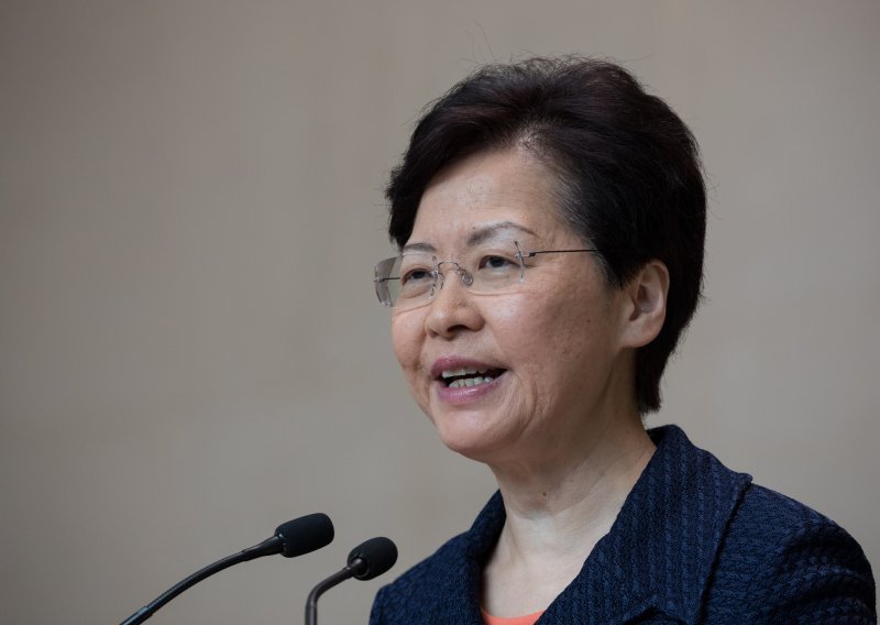 Čelnica Hong Konga formalno povukla kontroverzni prijedlog zakona o izručenju