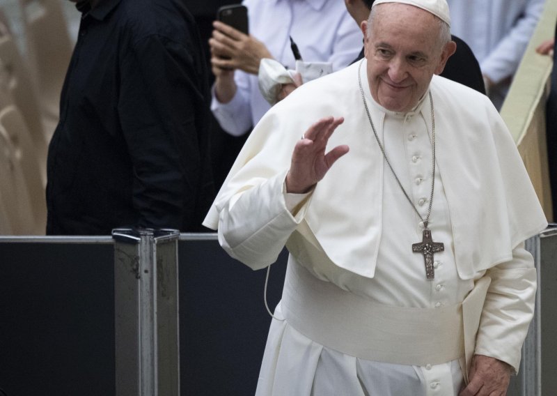 Papa gadno zakasnio na obraćanje na Trgu sv. Petra, ali imao je dobro opravdanje