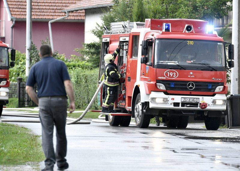 U požaru kuće u Buzinu ozlijeđene tri osobe