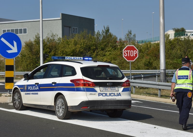 Sveti Ivan Zelina: Jedna osoba poginula u slijetanju auta s ceste