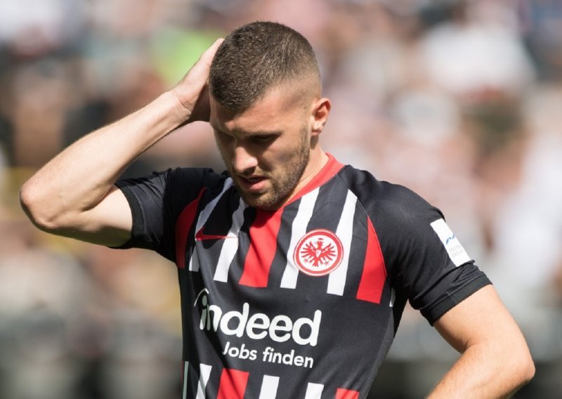Trener Eintrachta se silno naljutio na Rebića: Moramo razgovarati, tako ne ide dalje…