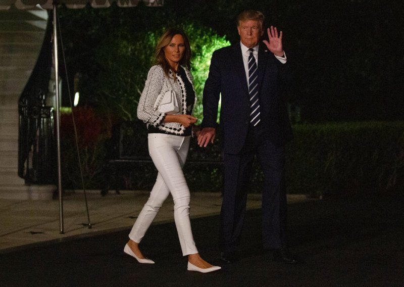 Melania Trump odbacila omiljene cipele i zablistala u ležernom izdanju