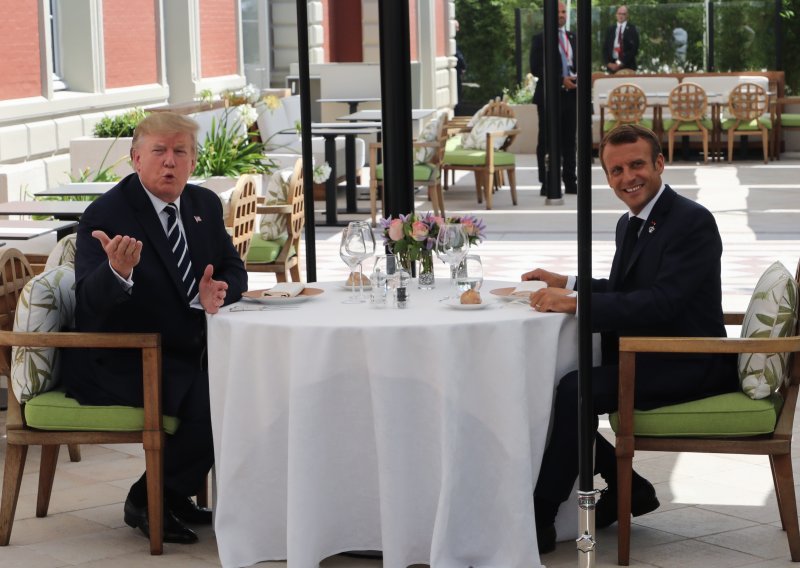 Trump i Macron na 'improviziranom' ručku brusili teme uoči summita G7