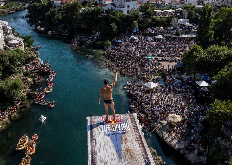 Najbolji svjetski skakači u vodu majstorijama zapalili Mostar, prvaci obranili titule